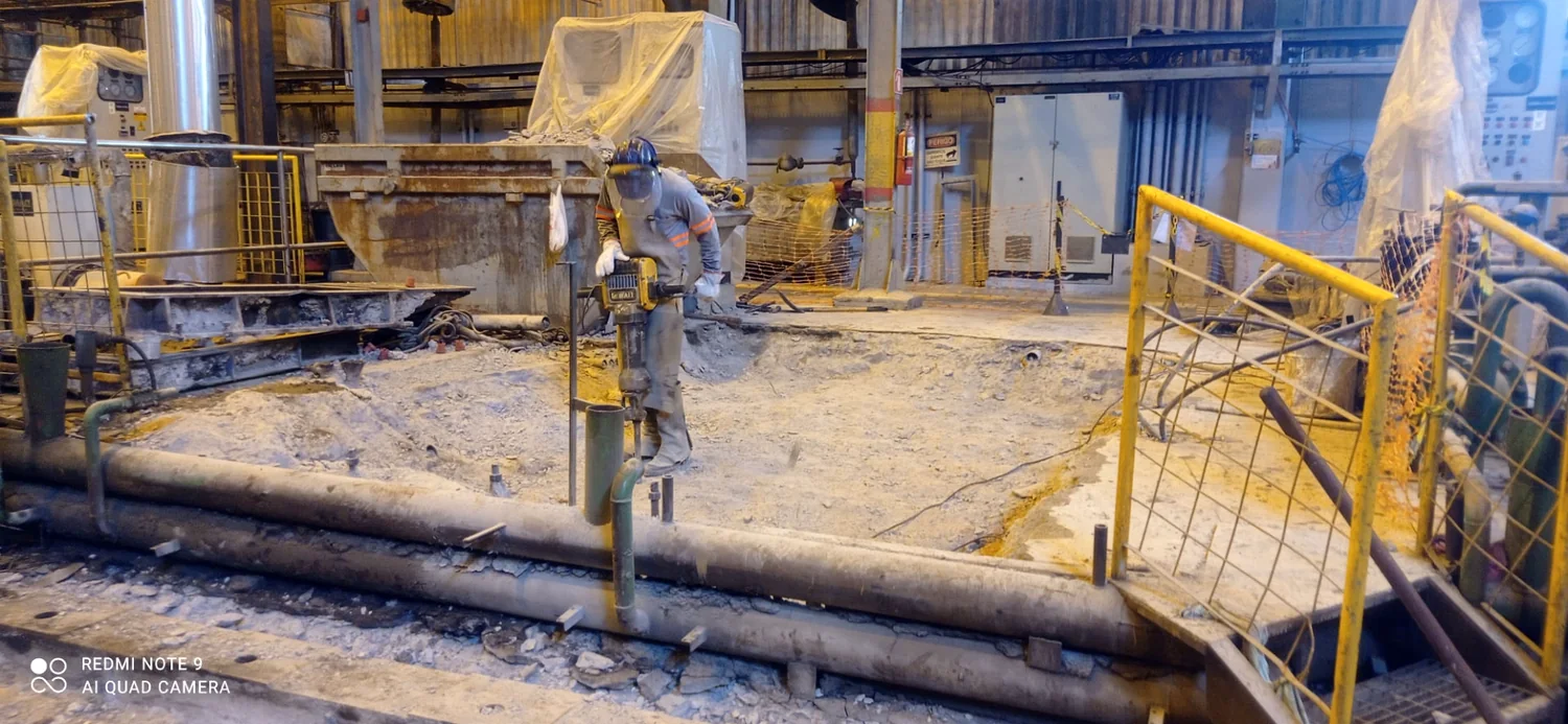 Execução de piso ao redor de equipamentos industriais